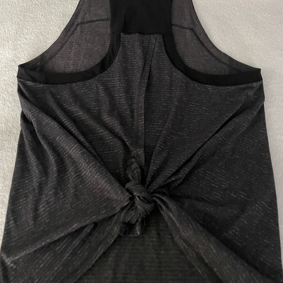 lululemon Clip-In Tank Size 6 - Picture 12 of 14